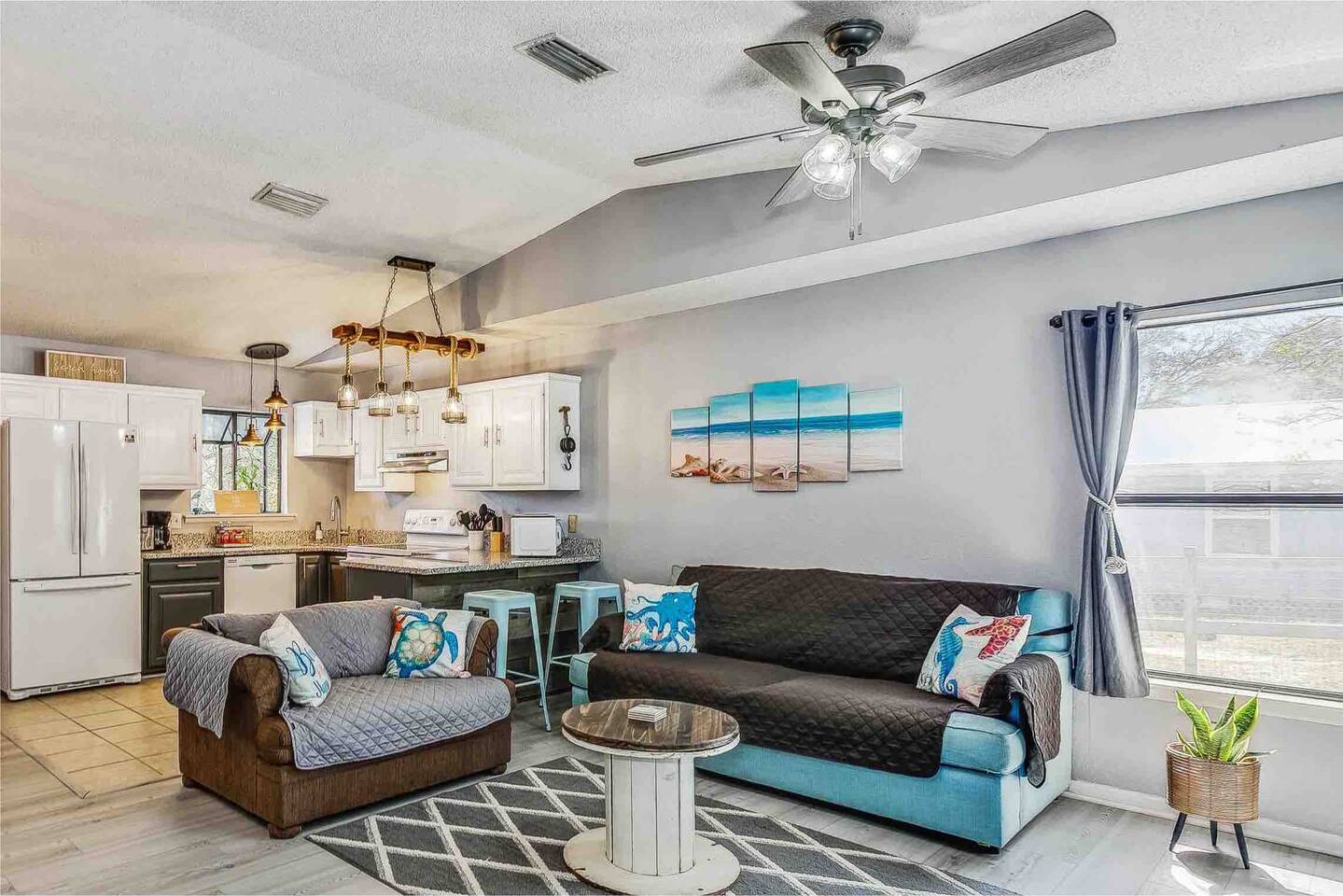 Quaint Cottage by the Bay (Porthole Paradise) β Elberta β vacation rental