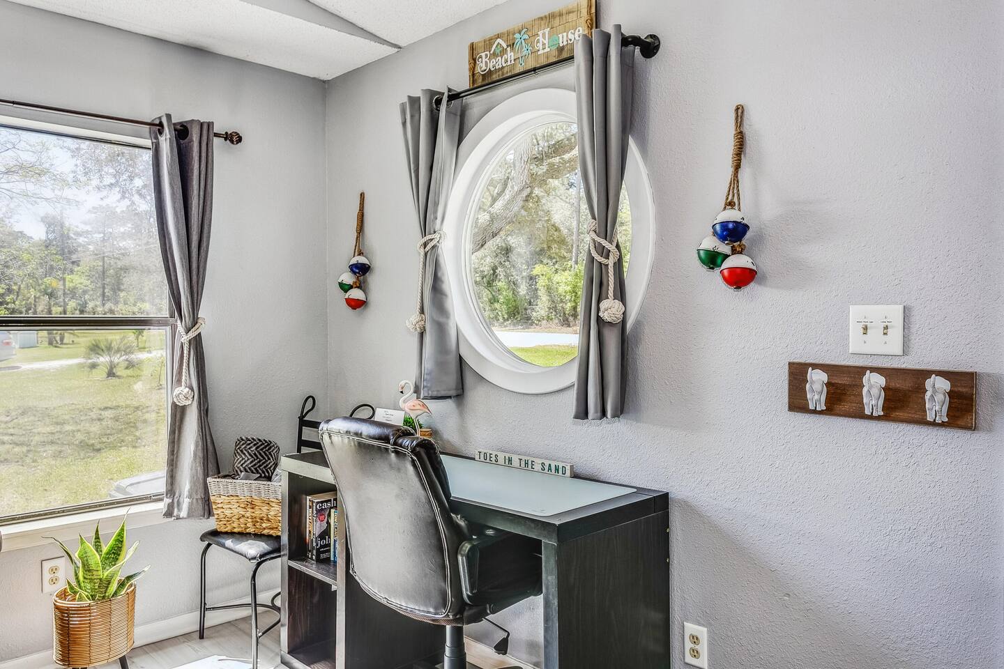 Quaint Cottage by the Bay (Porthole Paradise)