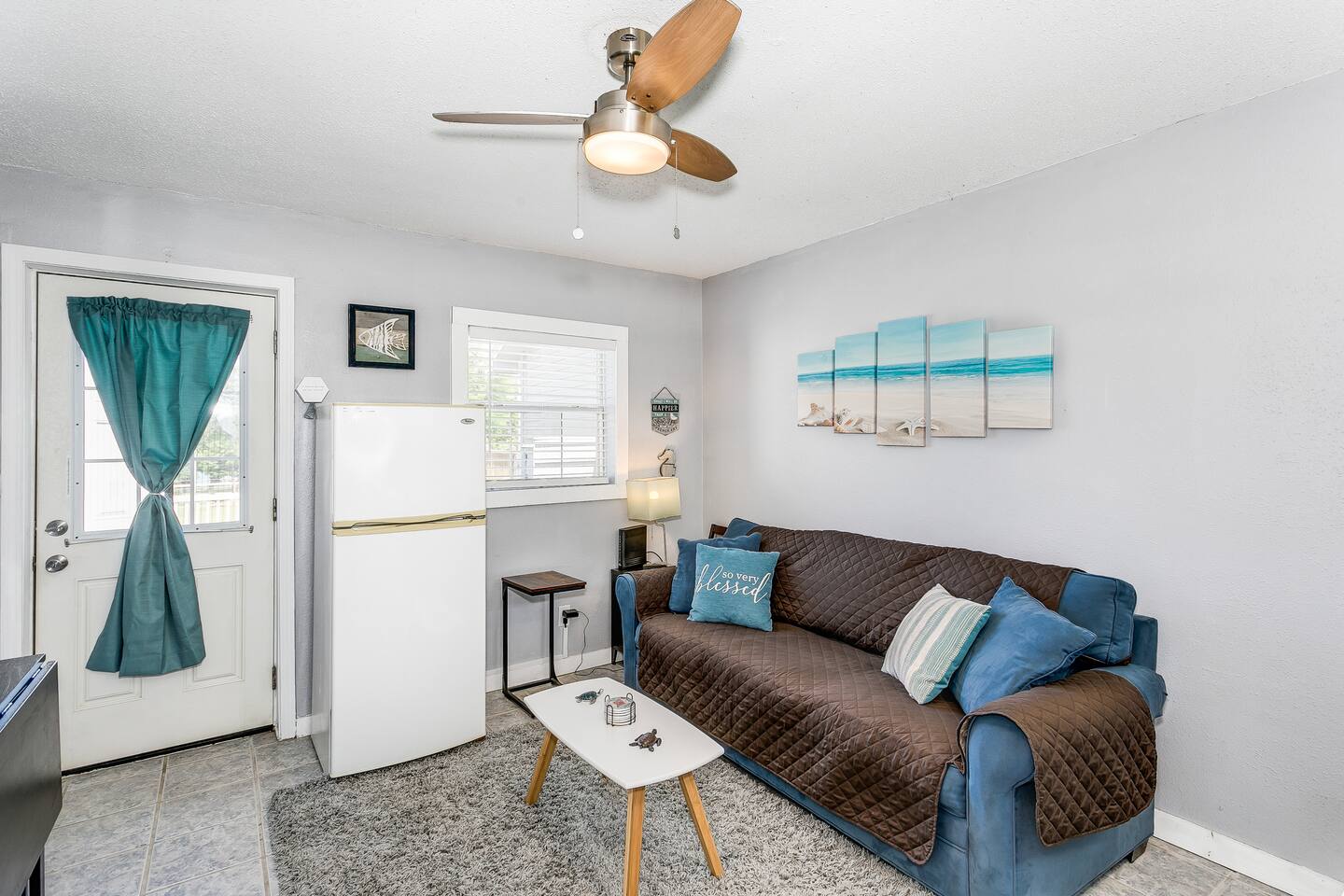 Quaint Tiny Home by the Bay (Mini Cottage)
