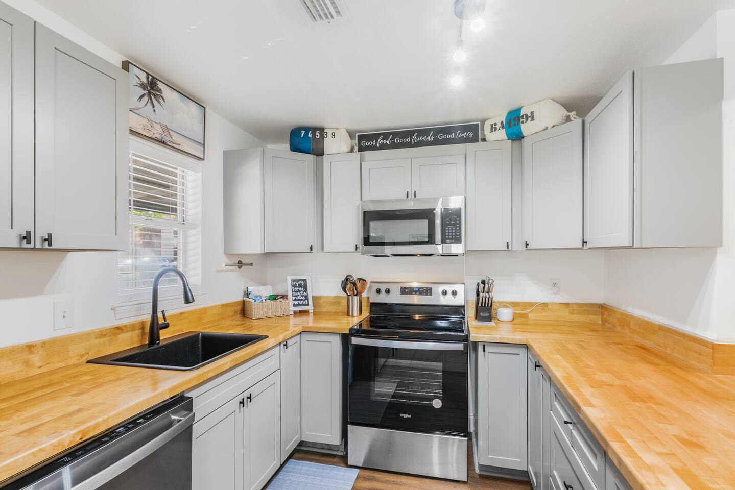 Cozy Duplex Retreat 2 | Beach, Hospital, Sportplex