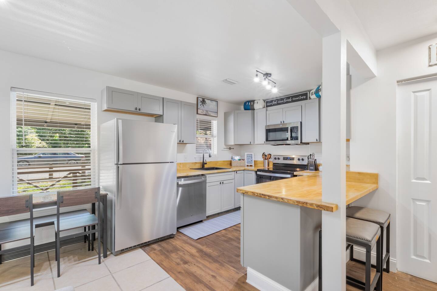 Cozy Duplex Retreat 2 | Beach, Hospital, Sportplex