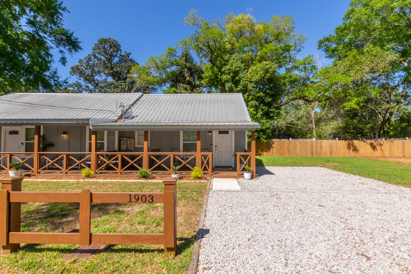 Cozy Duplex Retreat 2 | Beach, Hospital, Sportplex
