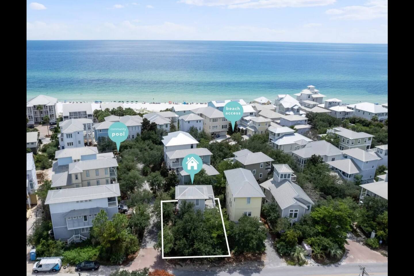 New 4 BR all en-suite Steps to Beach and Comm Pool