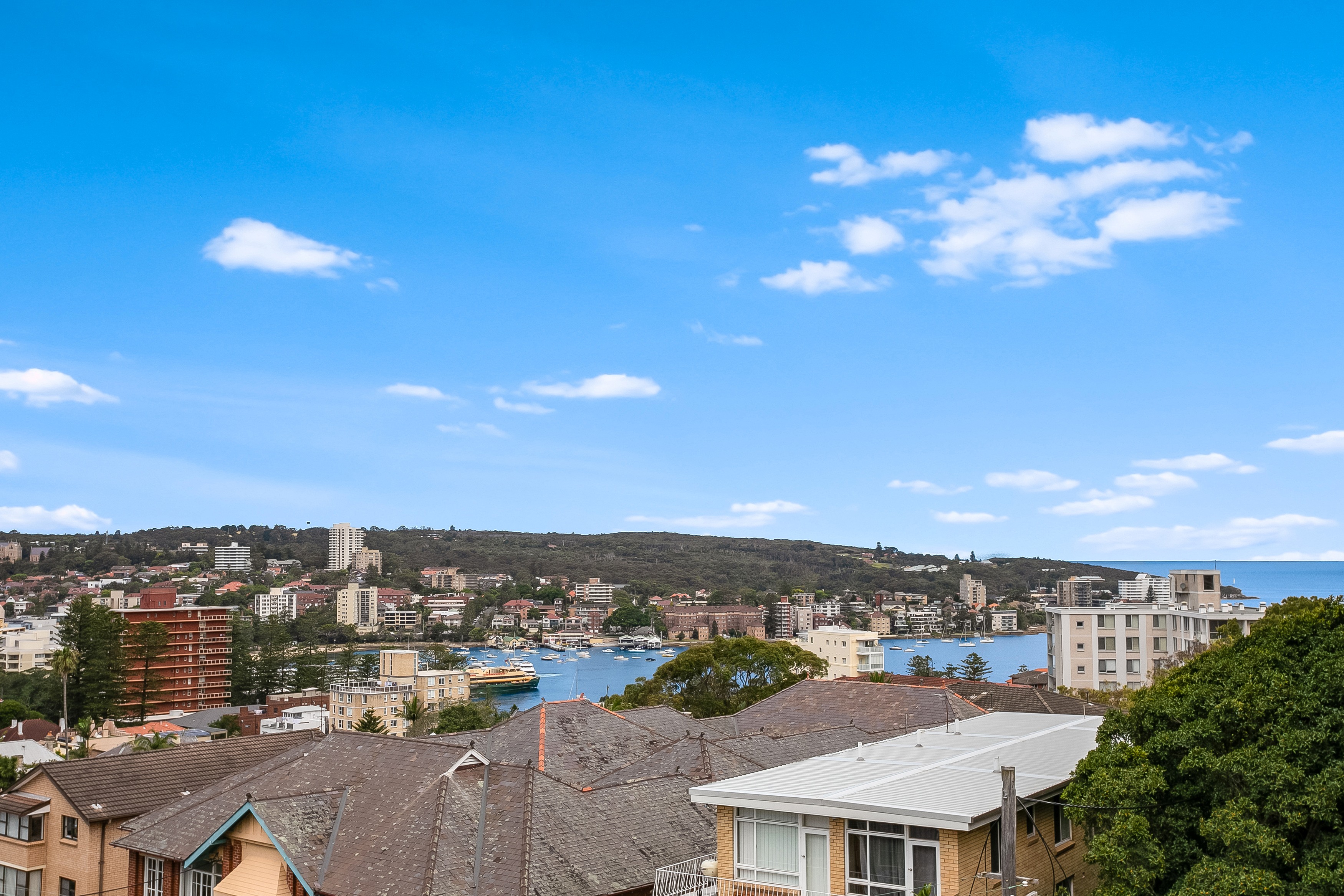 Spacious penthouse fabulous harbour/ocean views