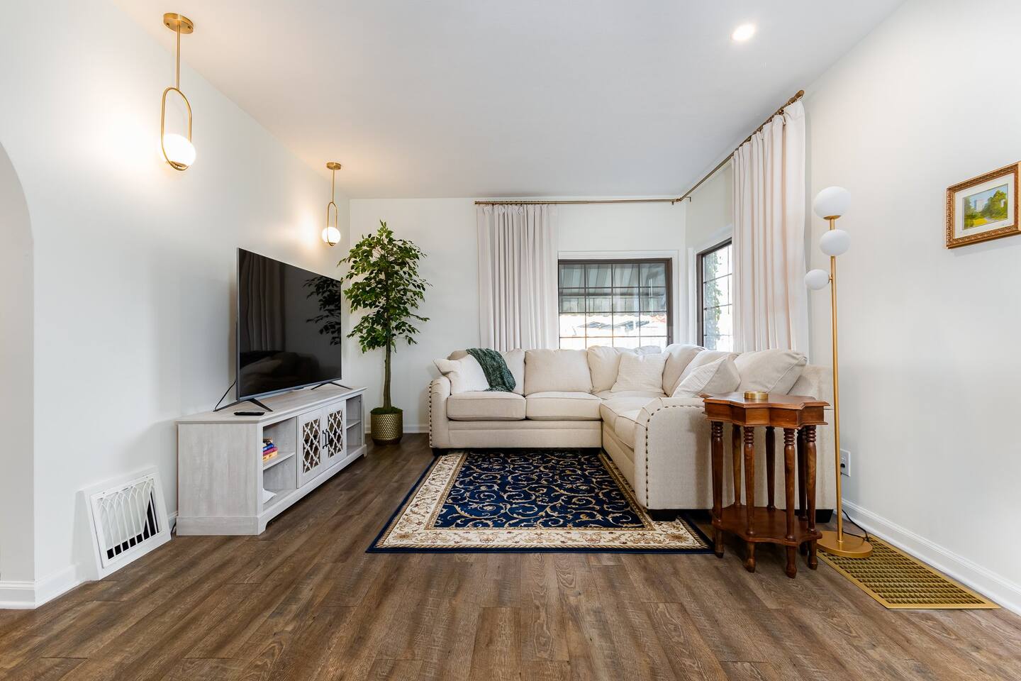 Clover Cottage | 1 mile to ND | Cozy Getaway