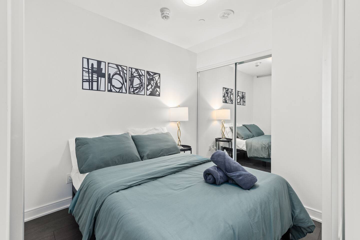 Pro-Designed 4BR3BTH 2-Storey Townhouse-DT Toronto