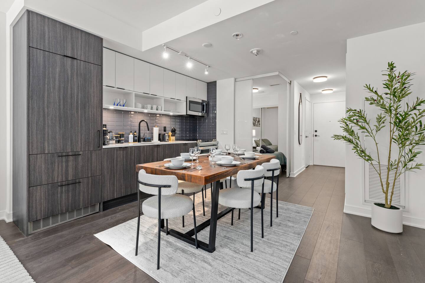 Pro-Designed 4BR3BTH 2-Storey Townhouse-DT Toronto