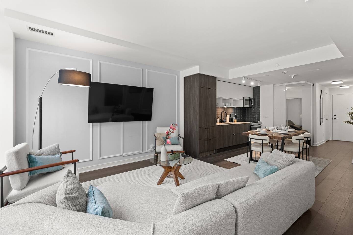 Pro-Designed 4BR3BTH 2-Storey Townhouse-DT Toronto — Toronto — vacation rental