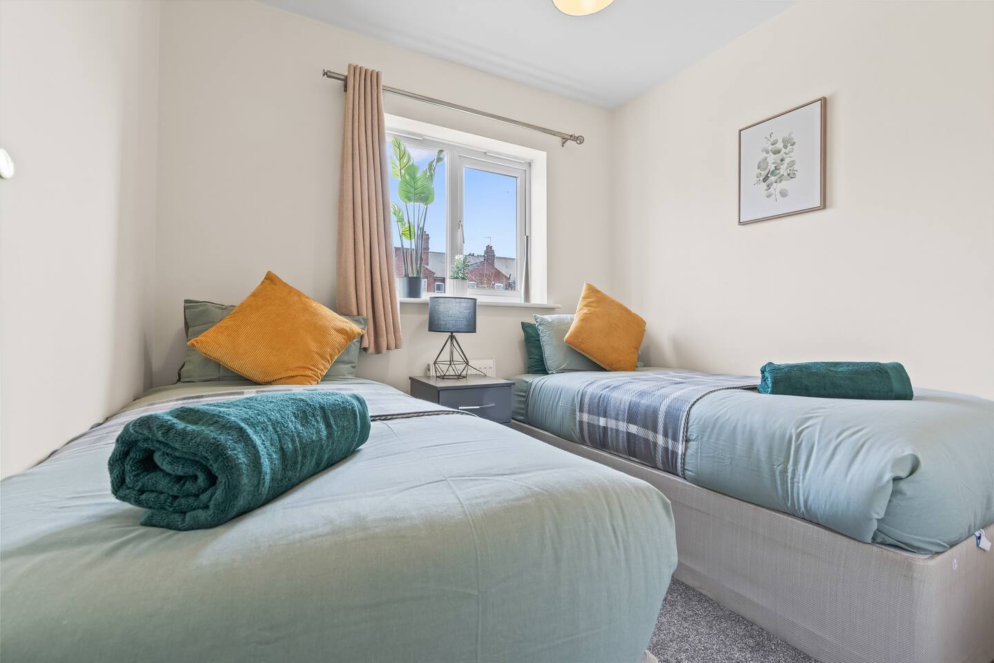 #35 City Home Sleeps 8 3BDR 2 BR Bham CC 10 mins
