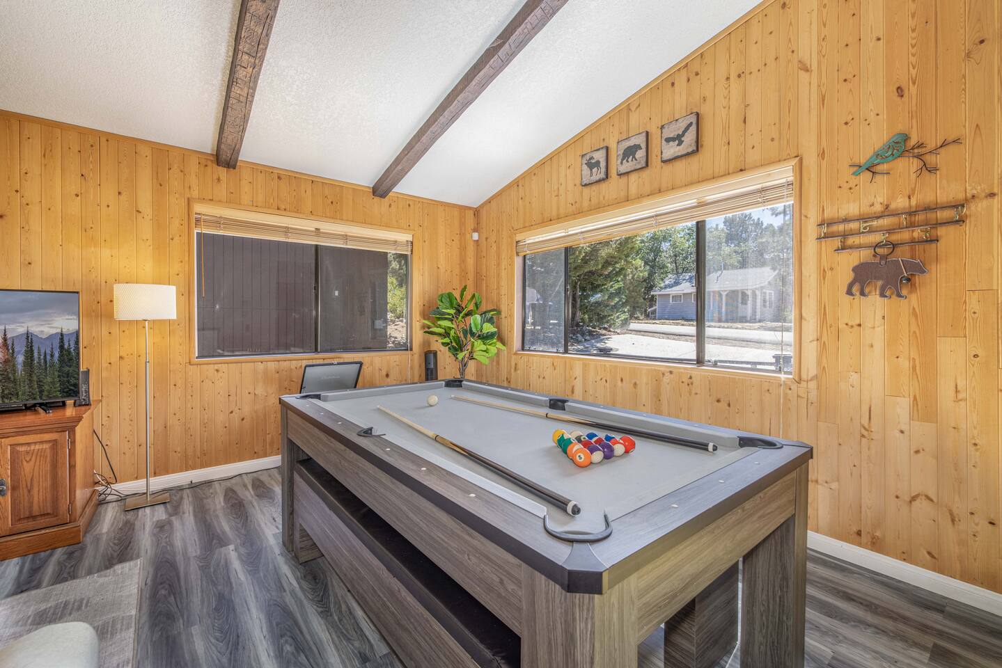 Moonridge Villa | BBQ | Spa | Wood Fireplace