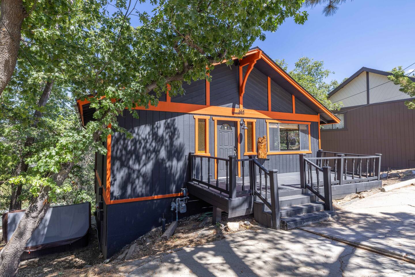 Moonridge Villa | BBQ | Spa | Wood Fireplace