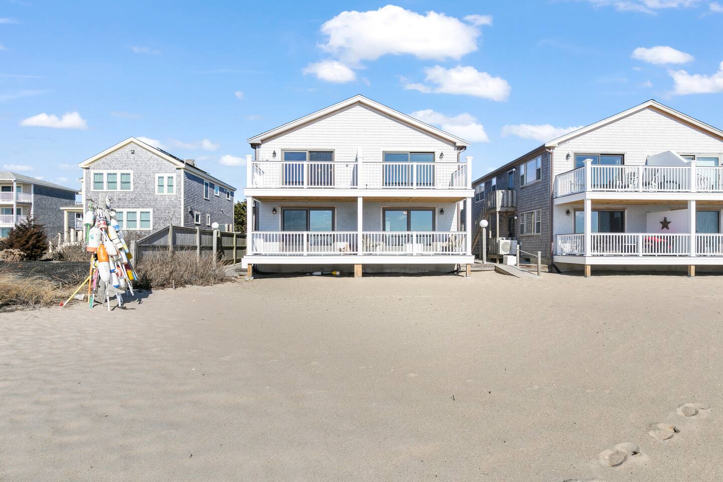 East End 2BR Waterfront | Beach, Deck & Parking