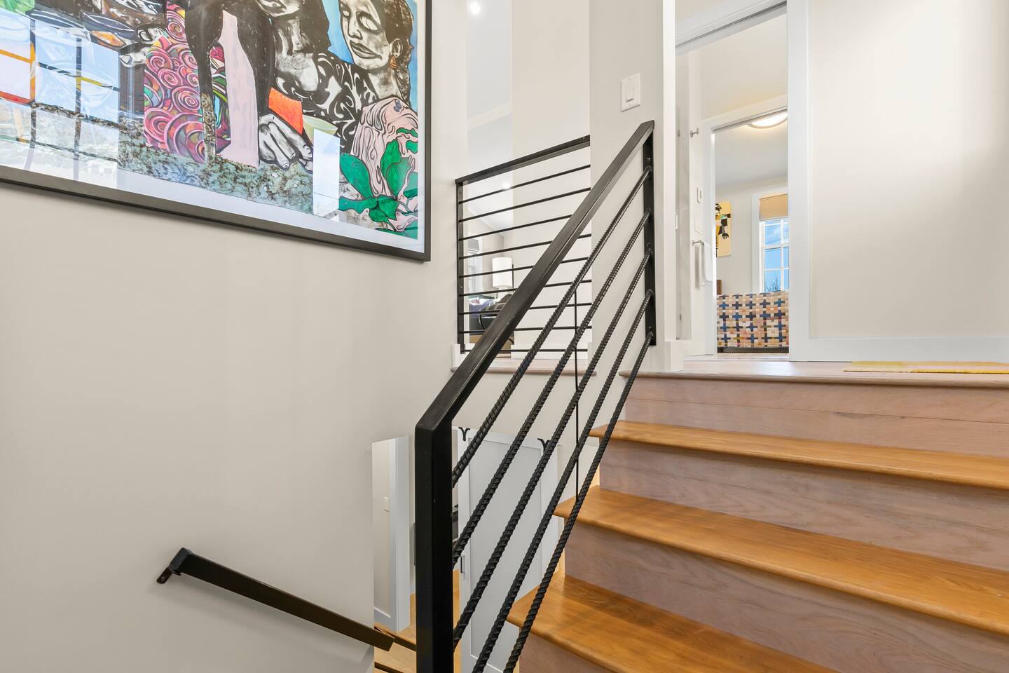 Modern Design - Walk to Galleries, Beach, Dining