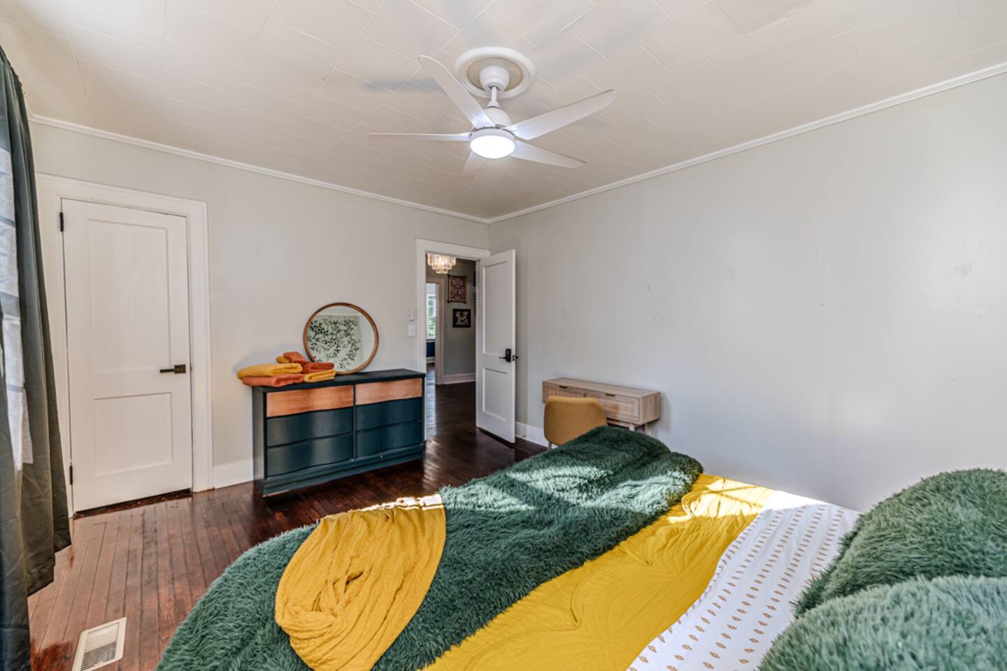 Stunning Historic Estate | King Bed | Movie Room