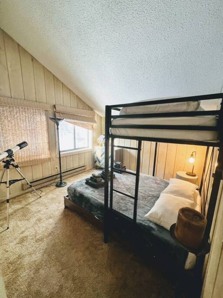 6BD 3BA - Mount Snow VT - Ski-Back Trail - Shuttle