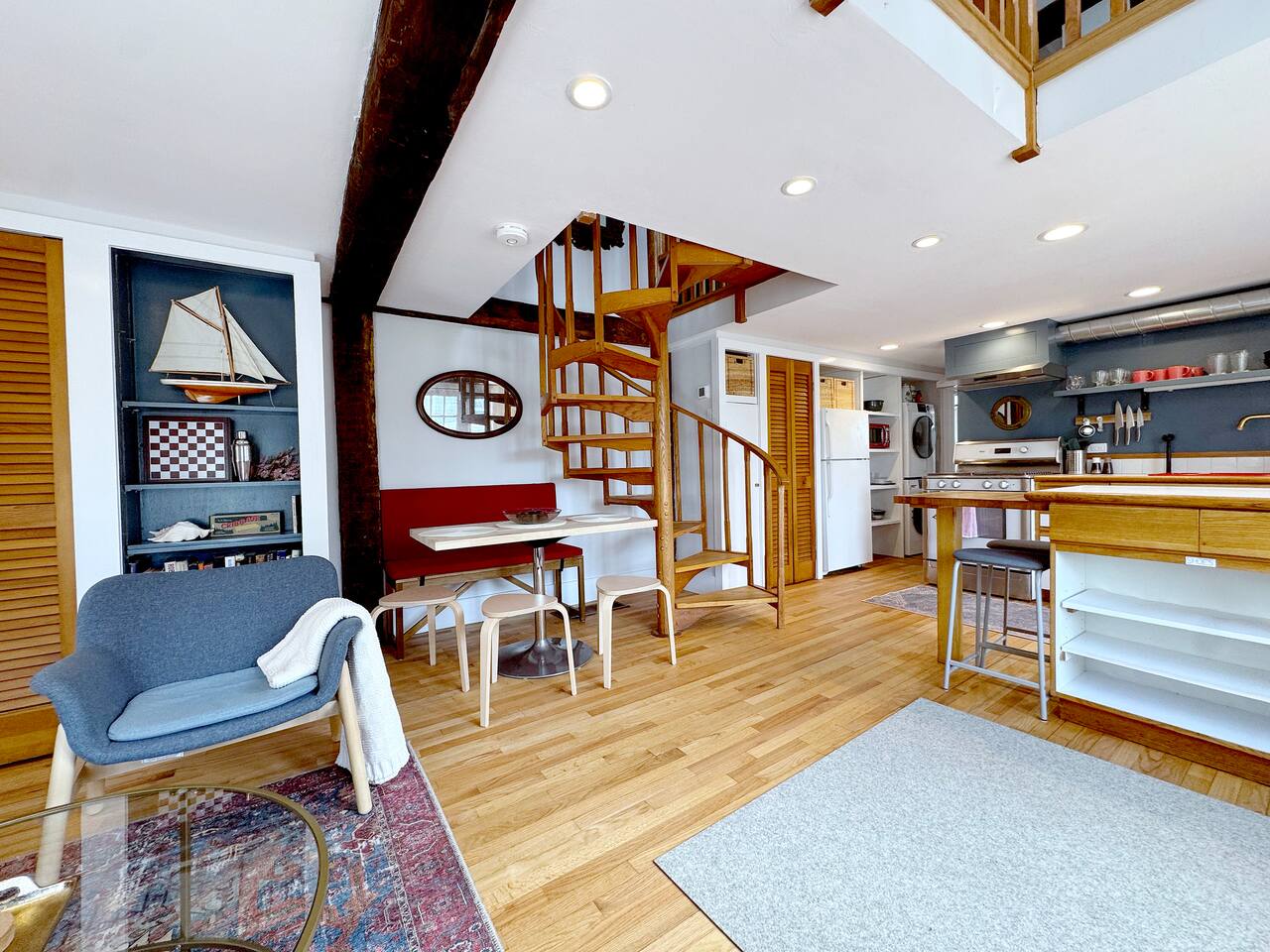Exposed Beams, One Block From Harbor, Garage