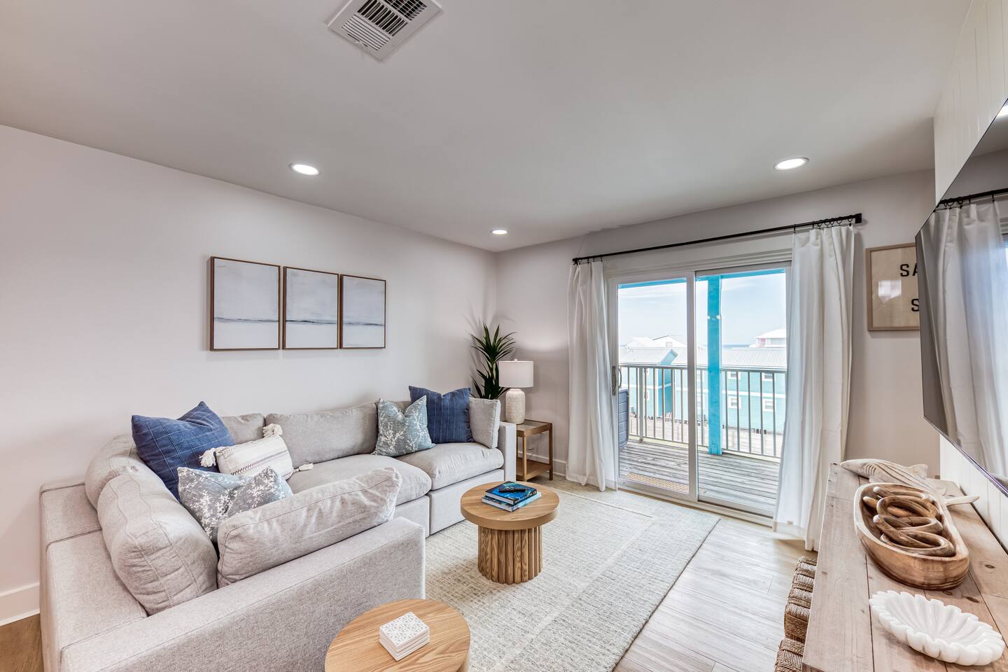 Beachfront Complex-Renovated-3bd2ba-3rdFloor