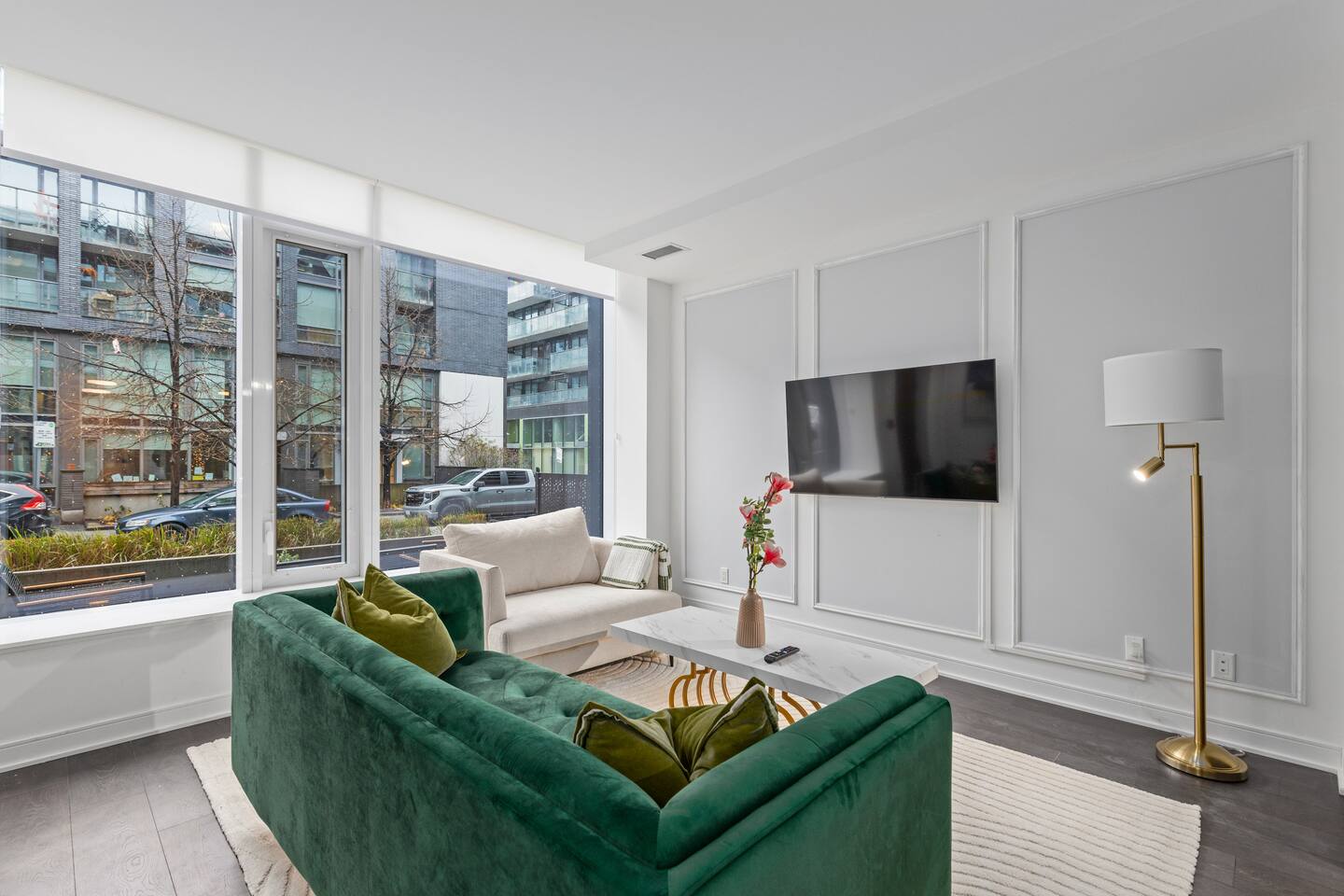Luxury 4BR/3BT 2-Storey Home in Downtown Toronto