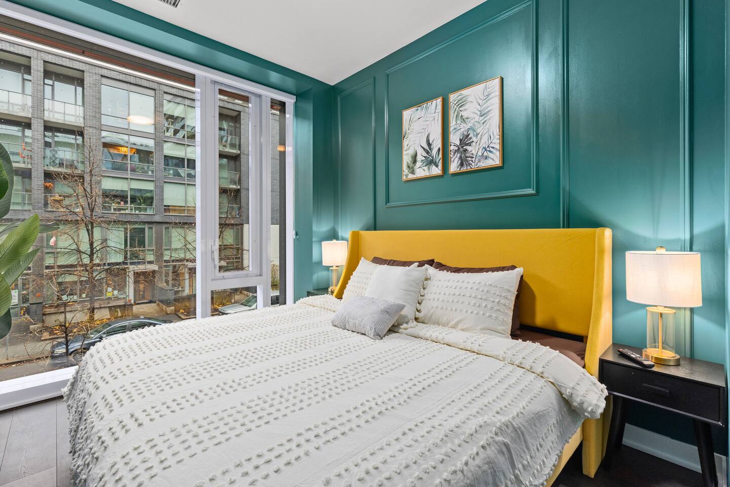 Luxury 4BR/3BT 2-Storey Home in Downtown Toronto