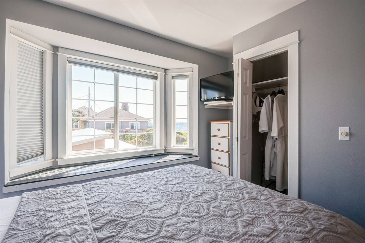 Seal Suite - Sweet Haven Nelscott Manor