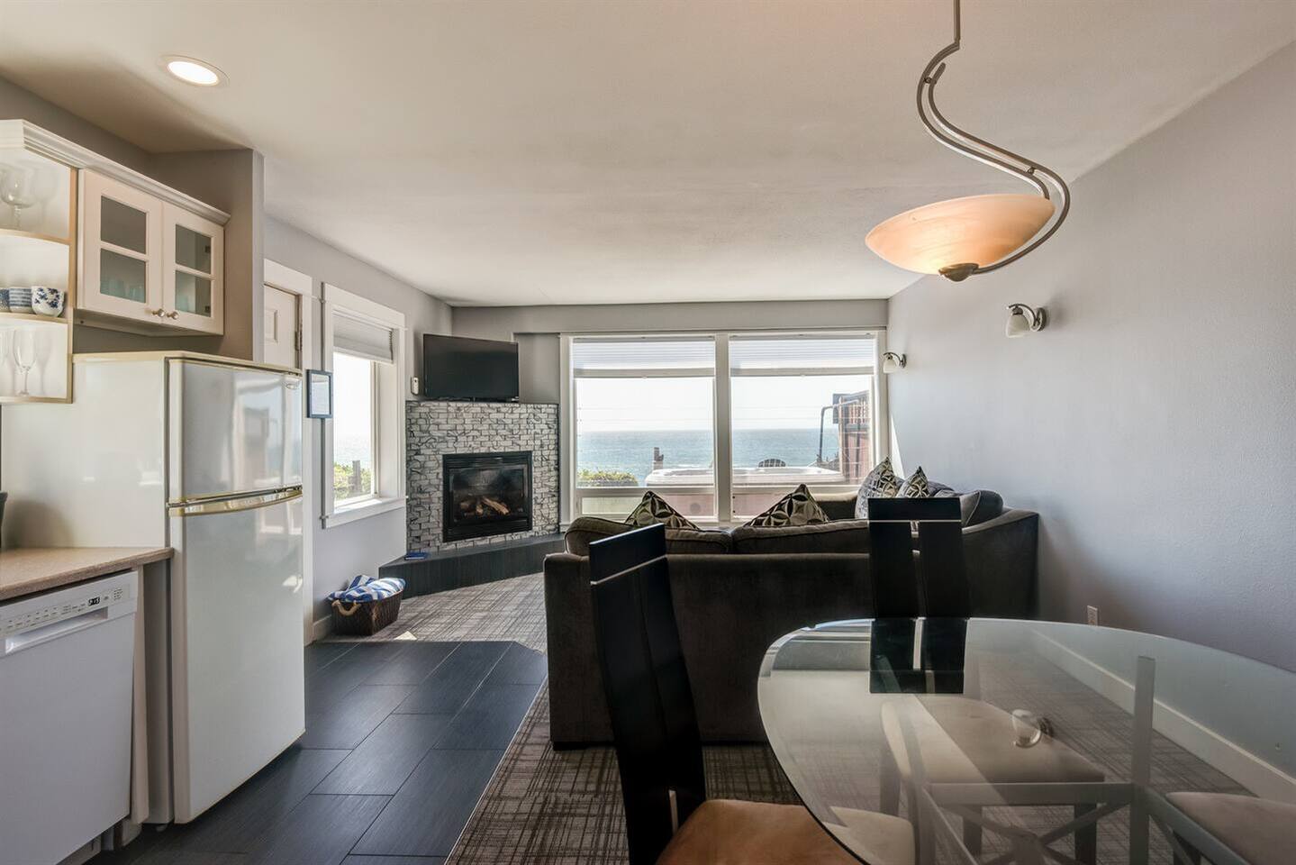 Seal Suite - Sweet Haven Nelscott Manor