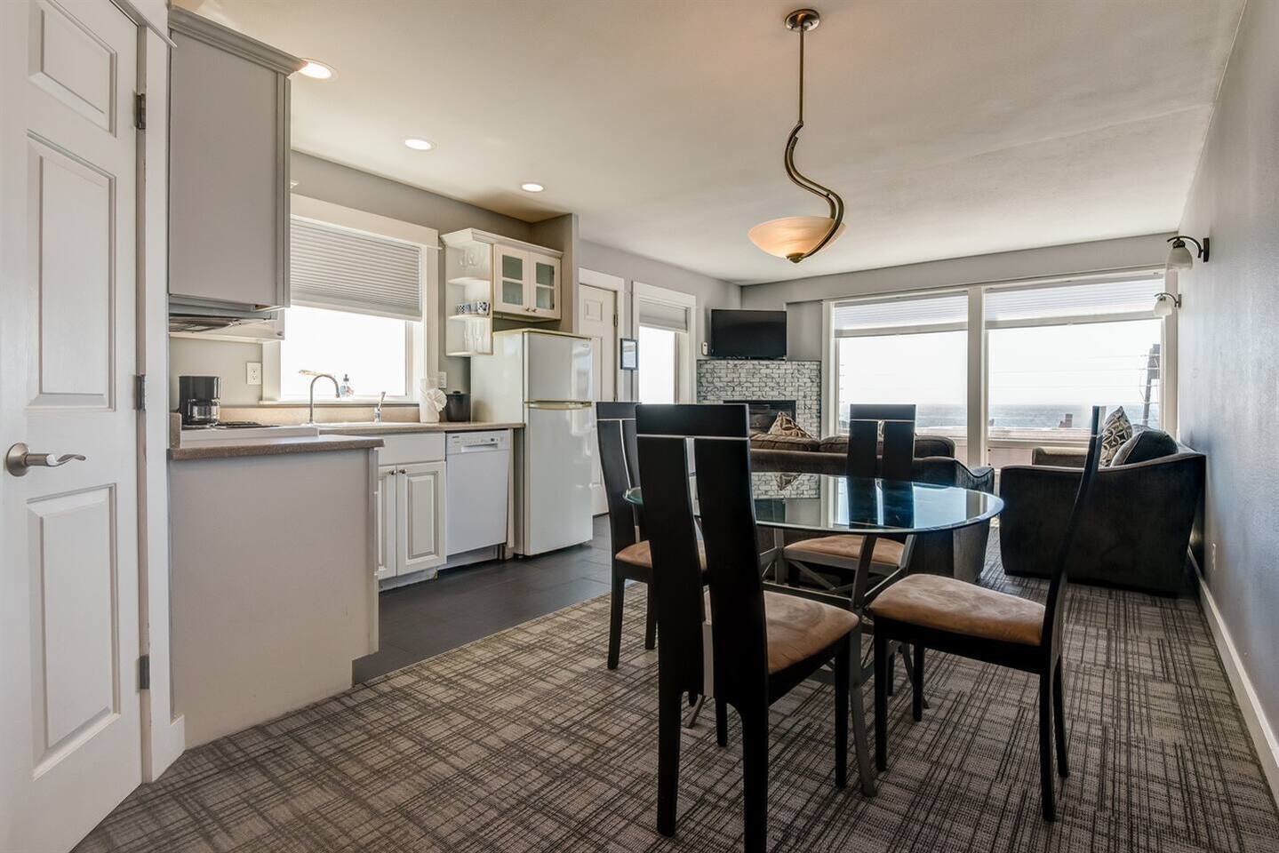 Seal Suite - Sweet Haven Nelscott Manor
