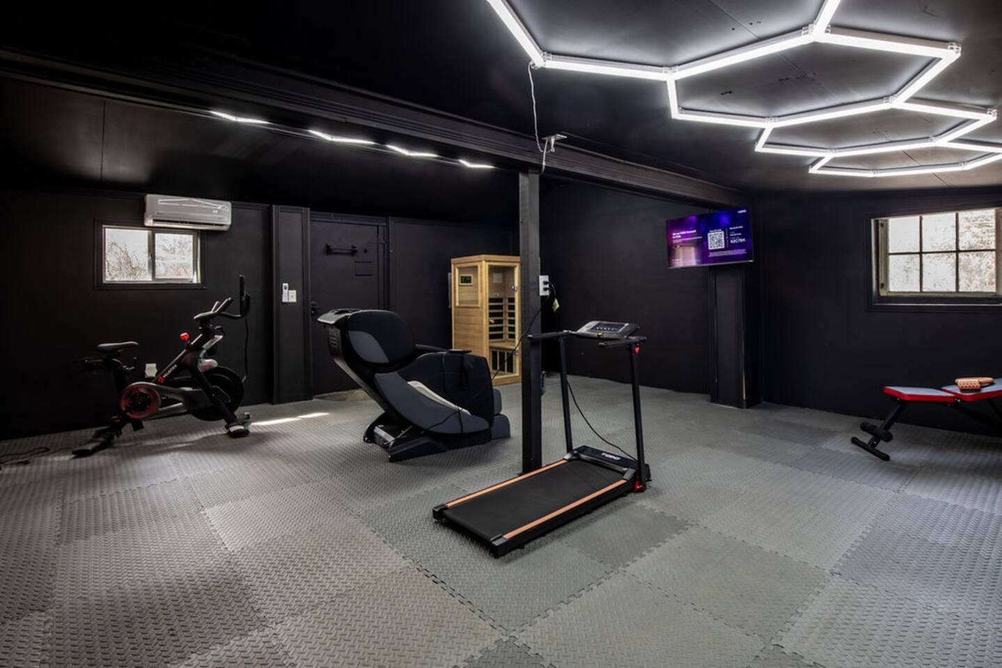 Central GSO Location;Hot Tub;Gym w/ Sauna;Playset — Greensboro — vacation rental