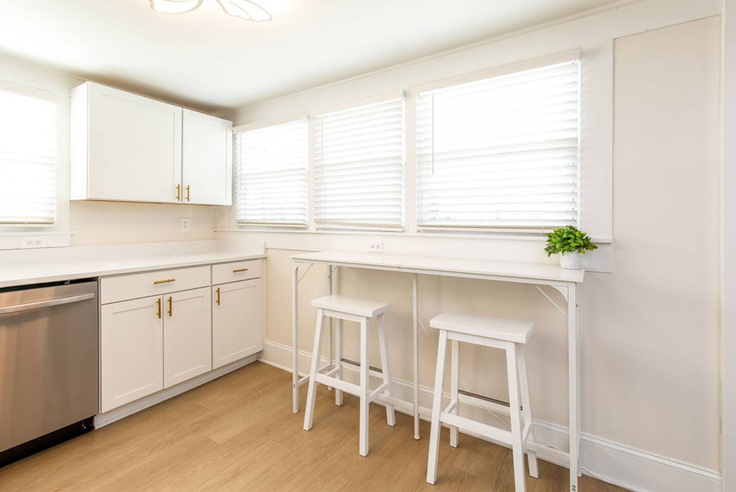 Central GSO Location;Hot Tub;Gym w/ Sauna;Playset