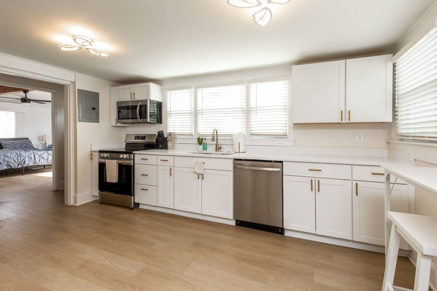 Central GSO Location;Hot Tub;Gym w/ Sauna;Playset