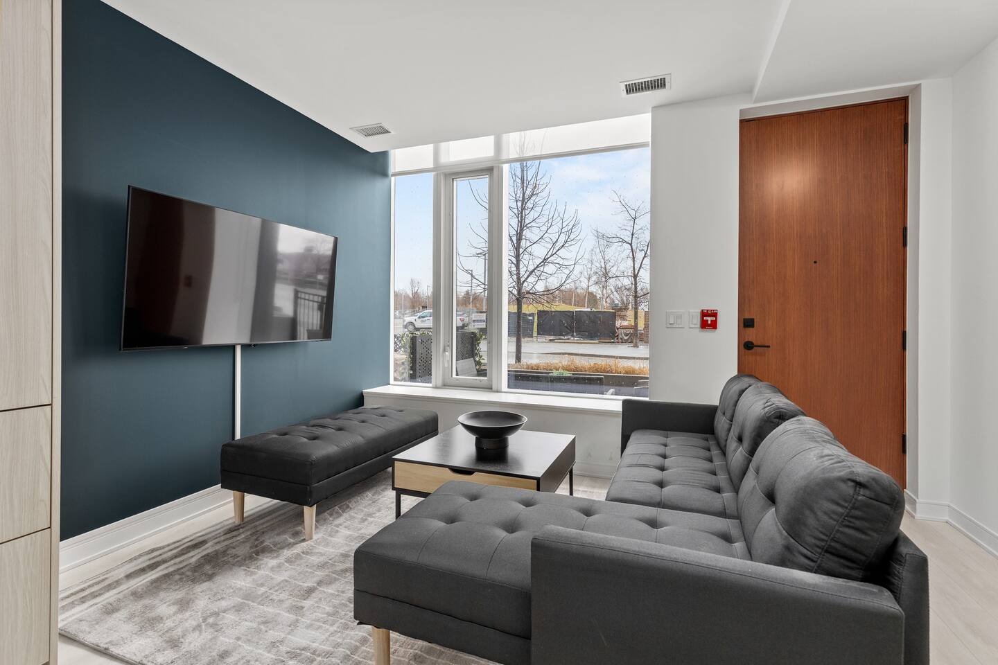 Modern 3BR/2.5BT Home + Free Parking — Toronto — vacation rental