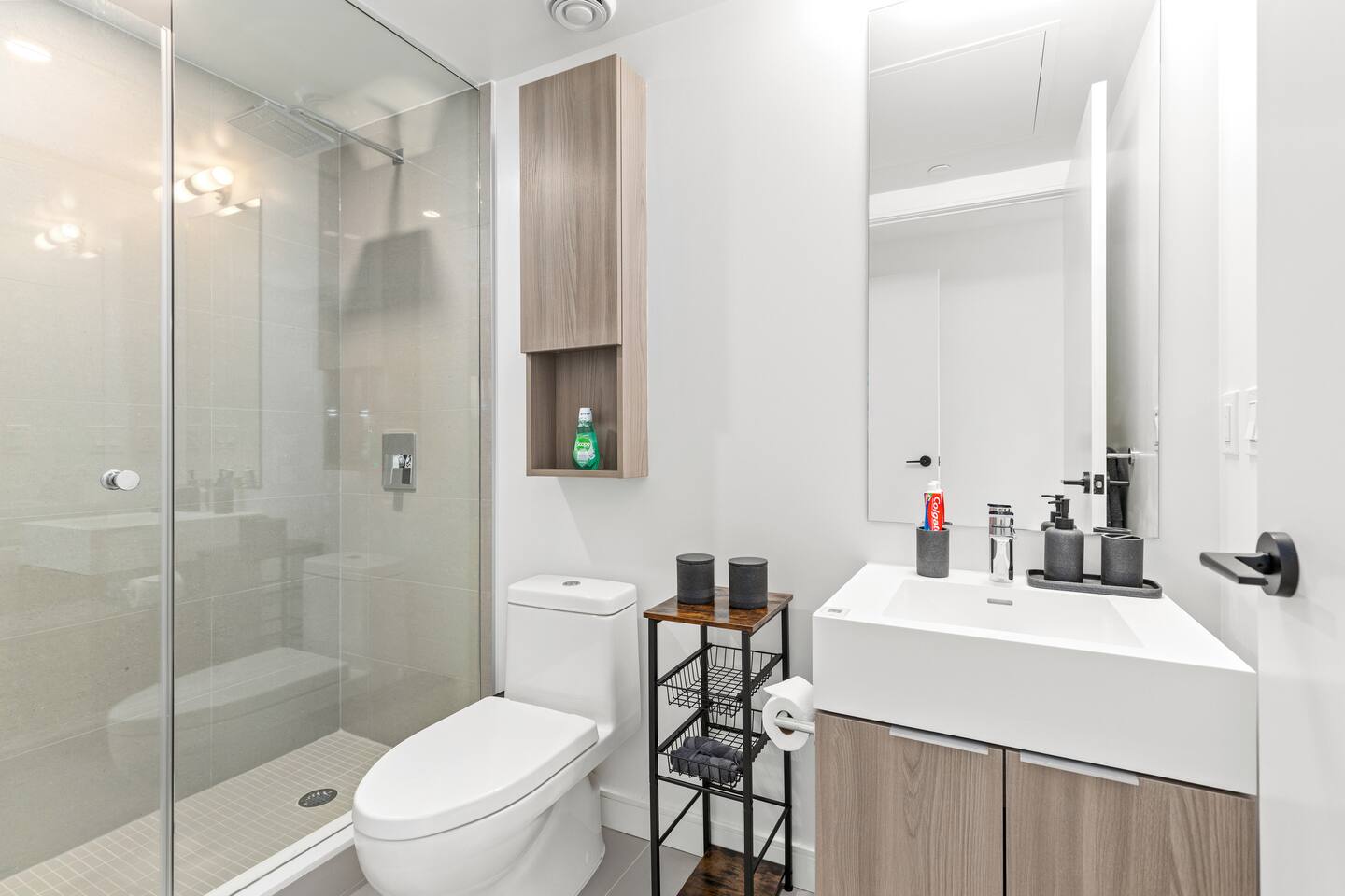 Modern 3BR/2.5BT Home + Free Parking