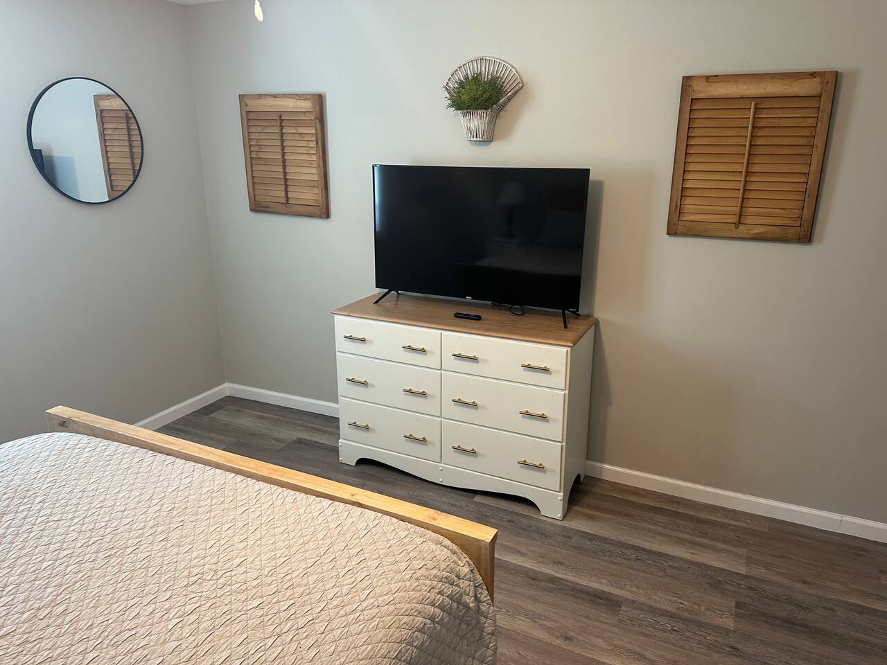 Westover House 4 BR w/ Gameroom 1/2 Mile to Depot!
