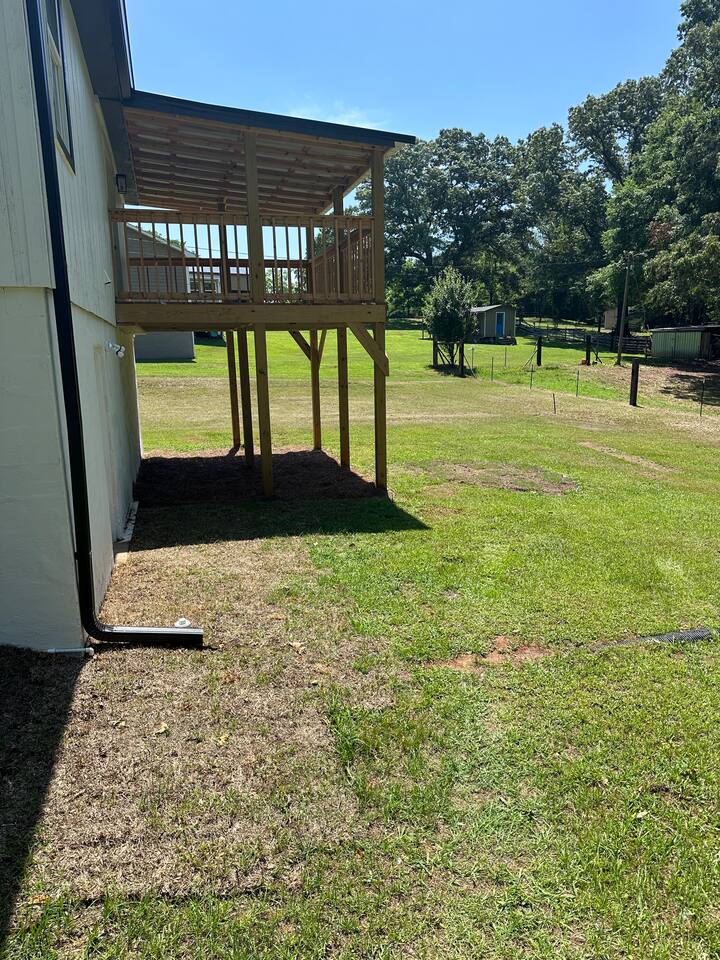 Westover House 4 BR w/ Gameroom 1/2 Mile to Depot!