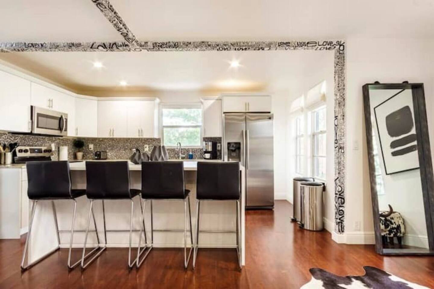5BD 3BA - Black&White ArtBNB - Antique Row WPB