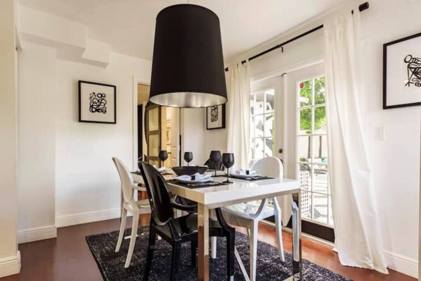 5BD 3BA - Black&White ArtBNB - Antique Row WPB