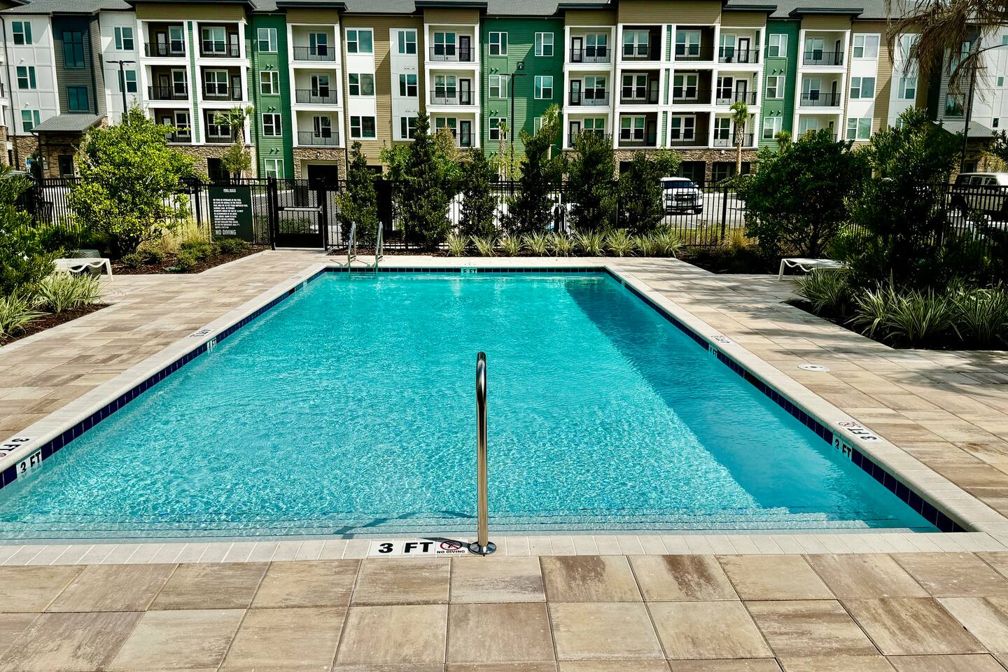 Lux King Bed Balcony Pool Gym Near Shops Southside