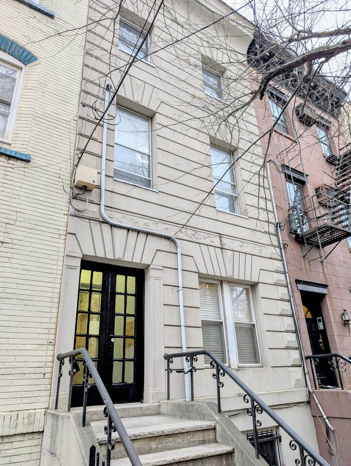 Central brownstone in Hoboken Dwntn! 15 mins to NY