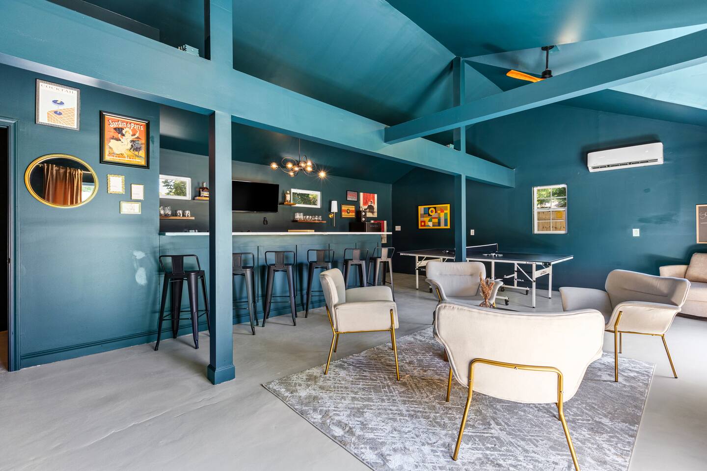 2 Hot Tubs/Private Bar/ Pickleball & Basketball Ct