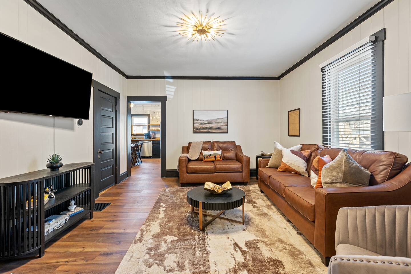 2 Hot Tubs/Private Bar/ Pickleball & Basketball Ct