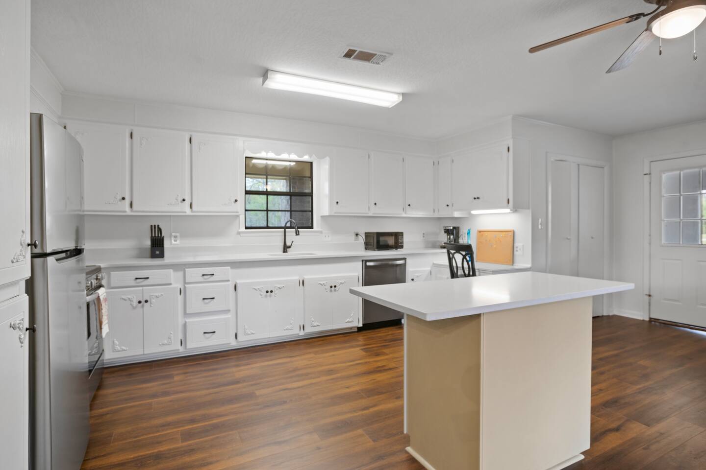 RJs Retreat_Private pond, fishing, 2 bed 2 bath