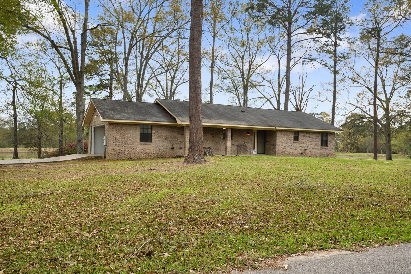 RJs Retreat_Private pond, fishing, 2 bed 2 bath