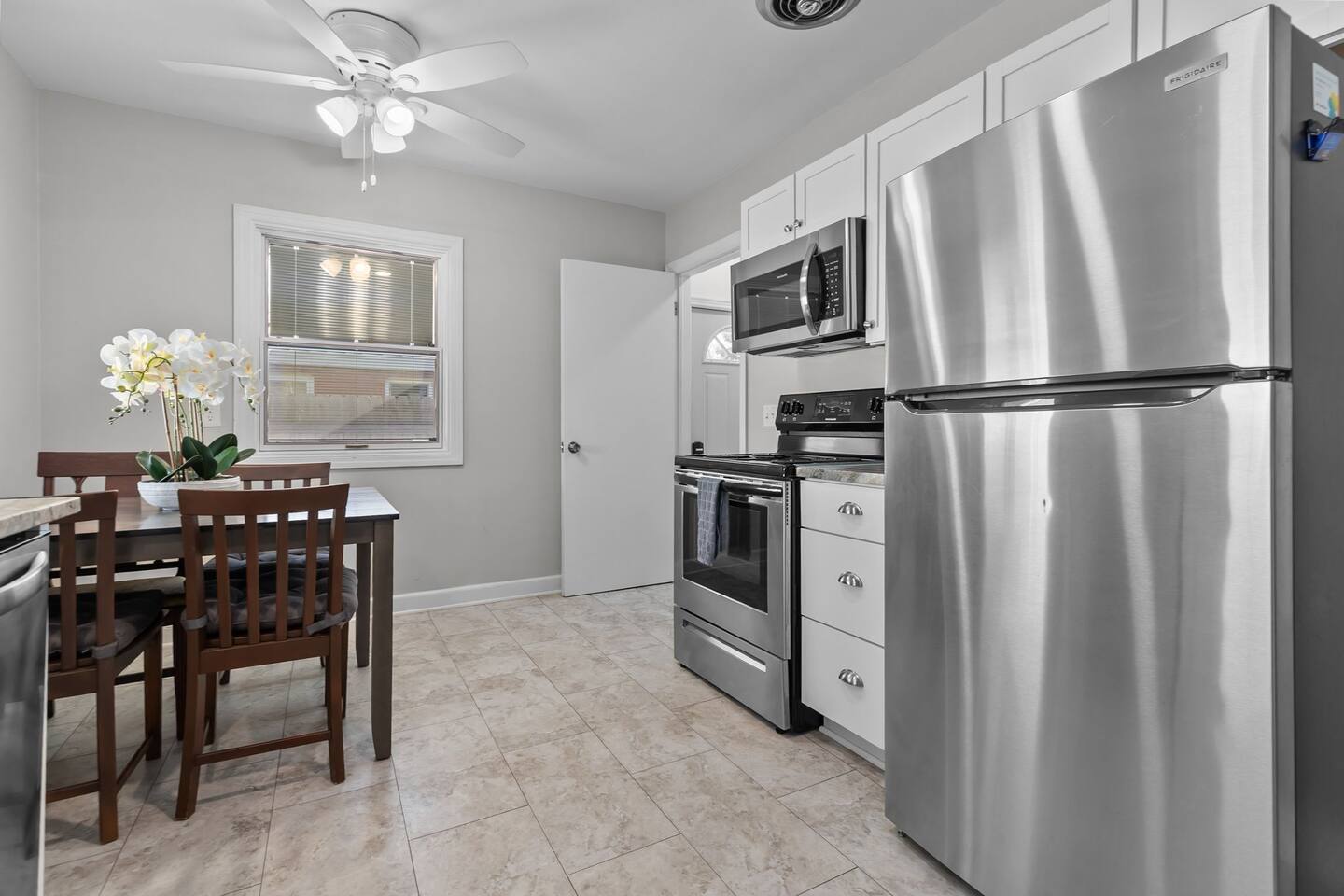 Appleton 3BR Ranch • Sleeps 6 • Long Stays, YES!