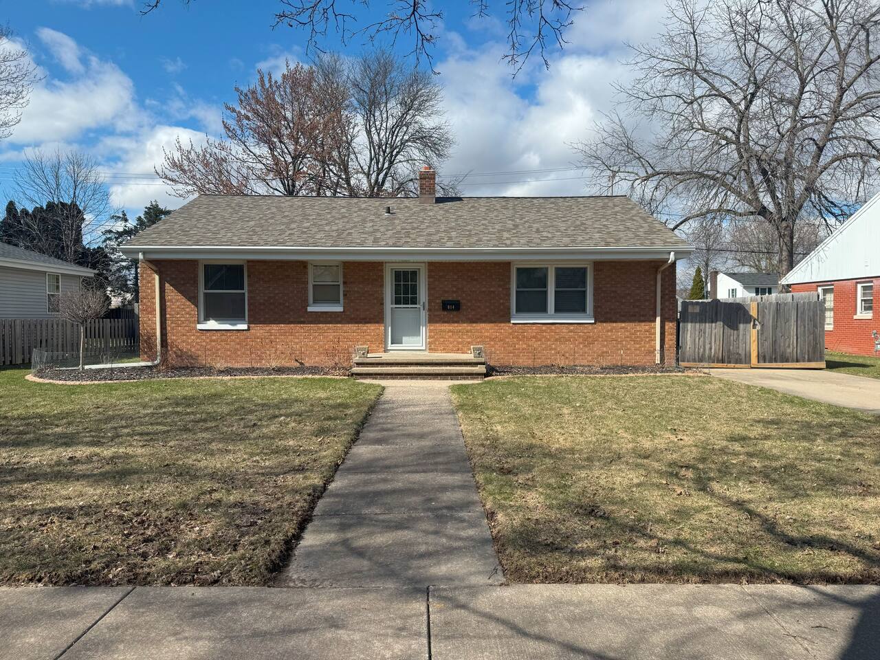 Appleton 3BR Ranch • Sleeps 6 • Long Stays, YES!