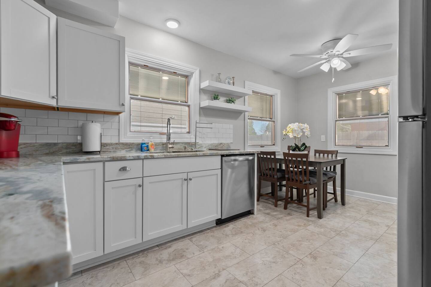 Appleton 3BR Ranch • Sleeps 6 • Long Stays, YES!