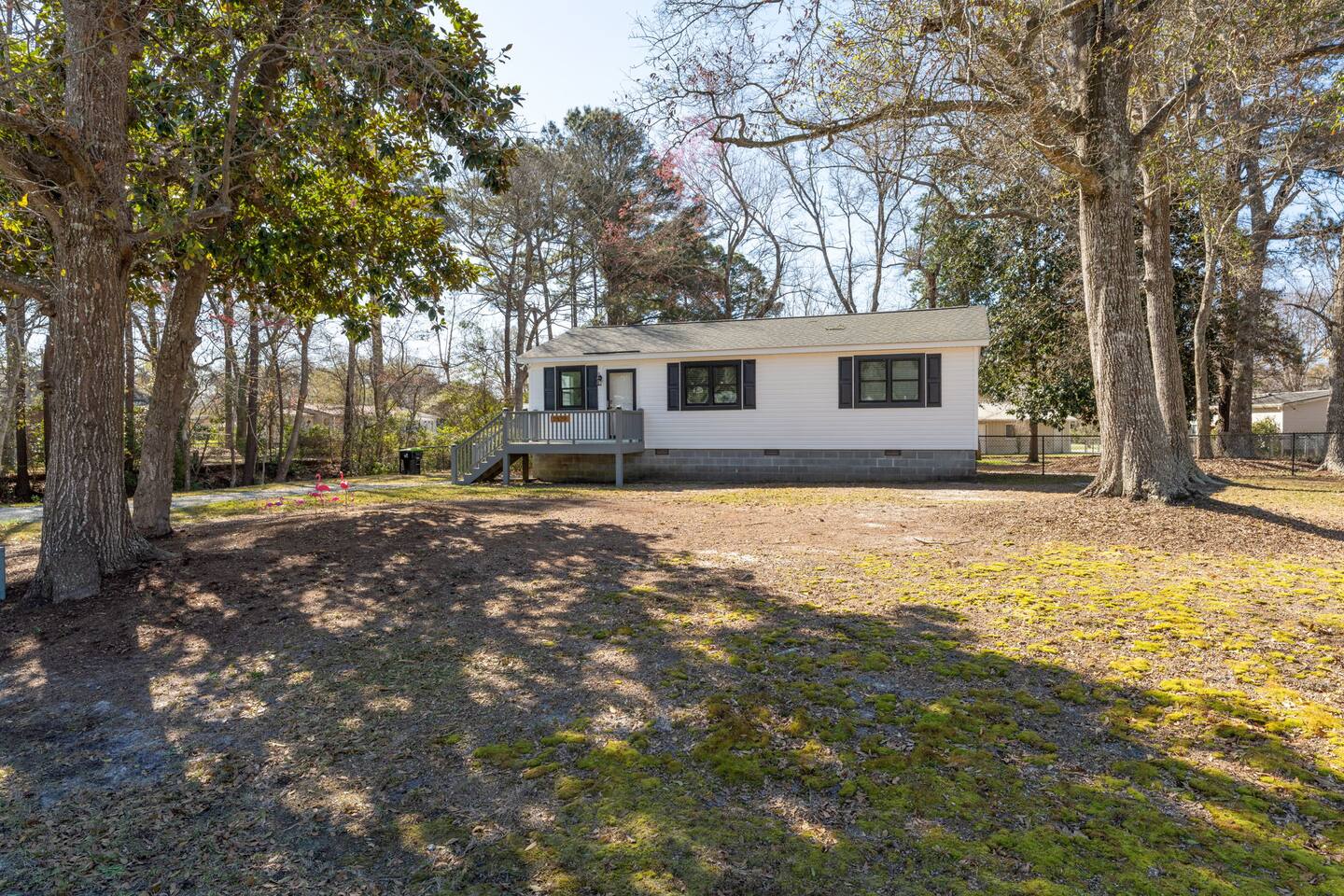 King bed | 5 min to beach | Fence in Back Yd