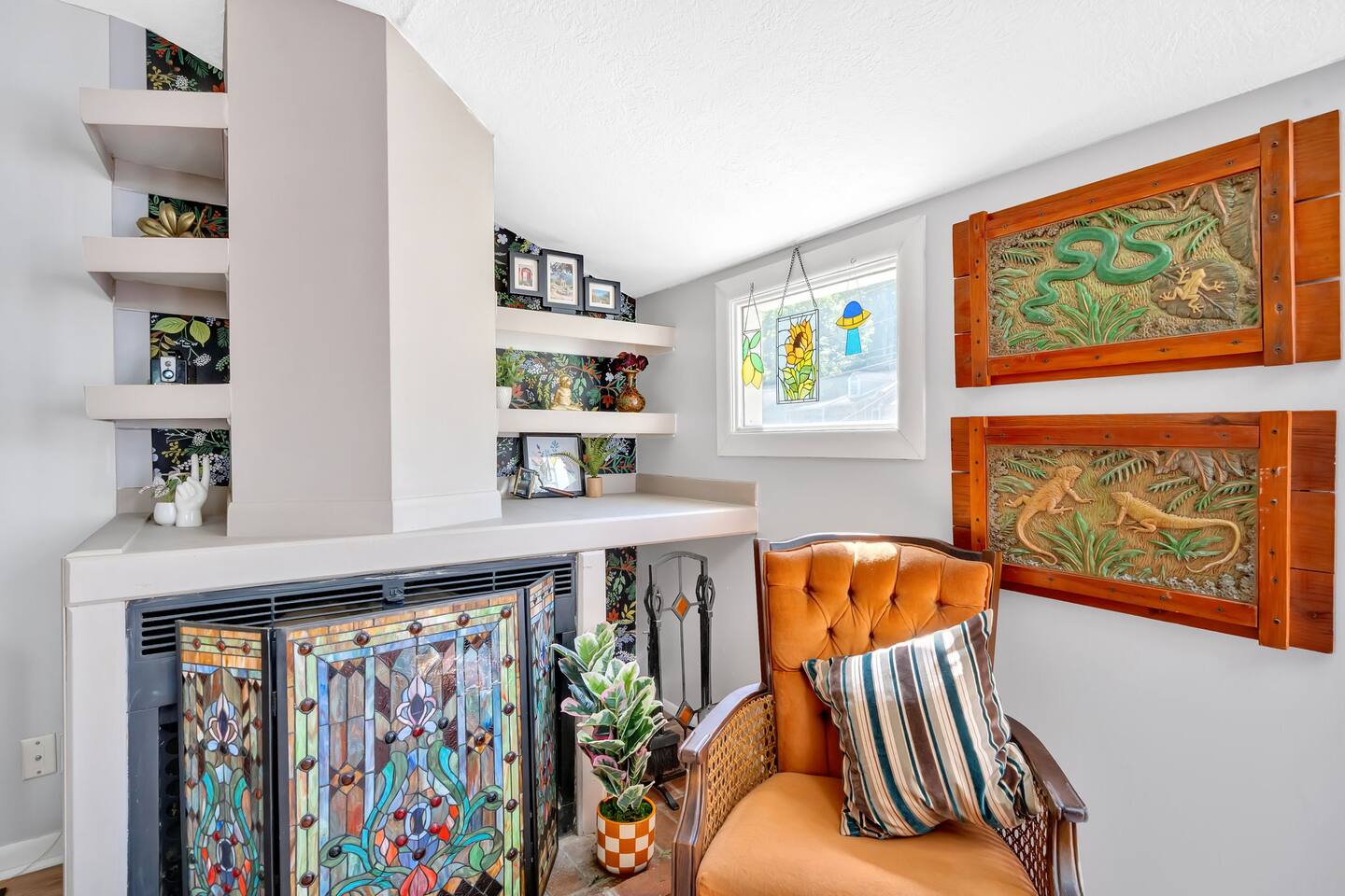 Retro West Knox Pad | WFH Office | 15 to Downtown