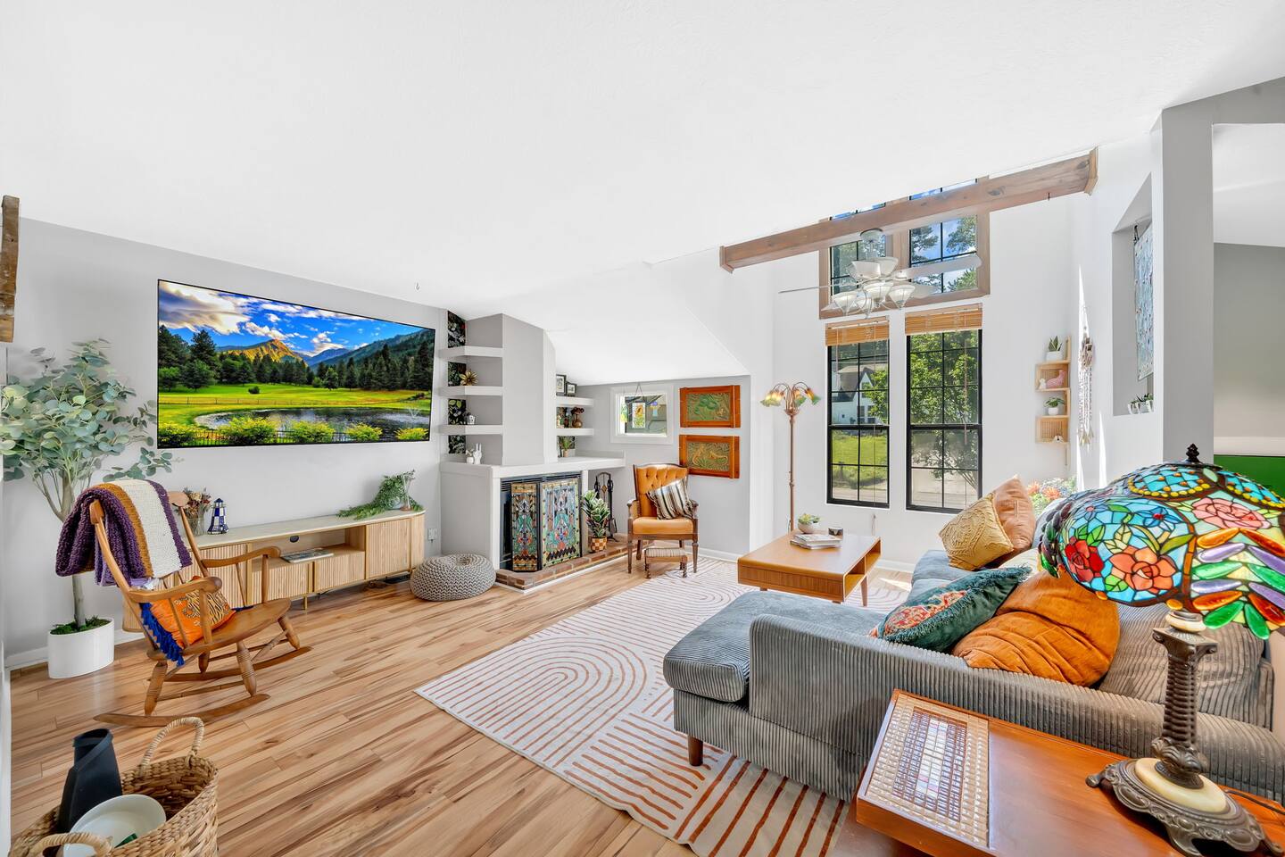 Retro West Knox Pad | WFH Office | 15 to Downtown