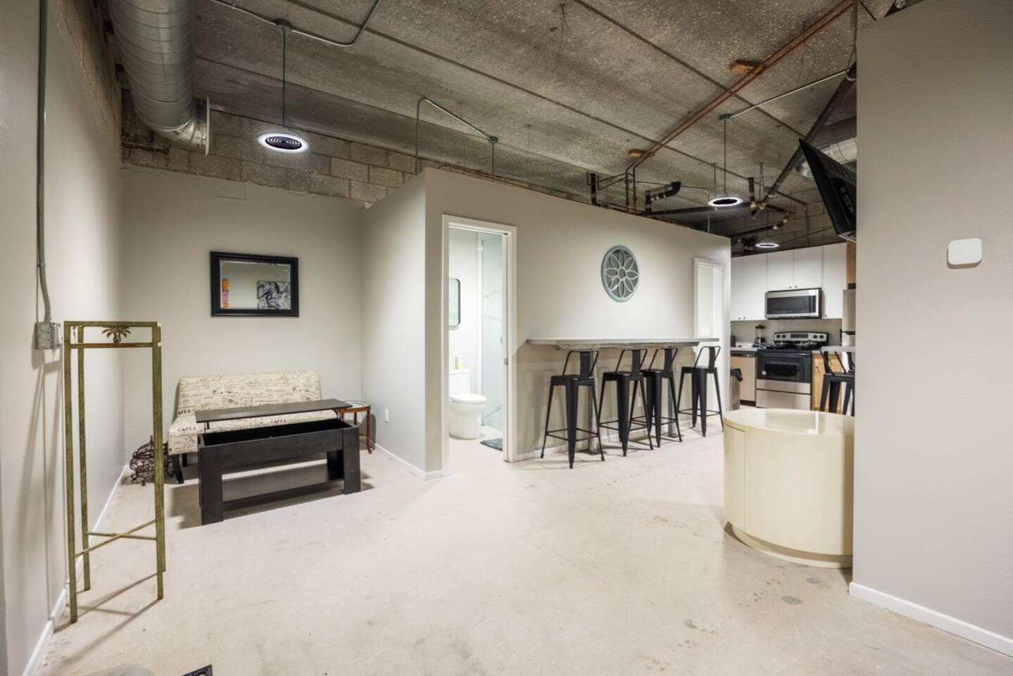 close to beach minutes to Coronado & all highways - Apartment