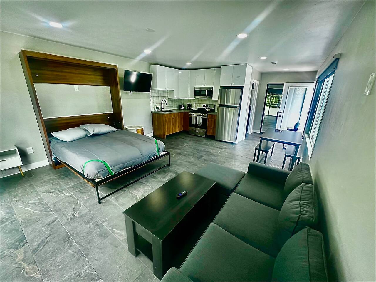 brand new. minutes to all. — San Diego — vacation rental