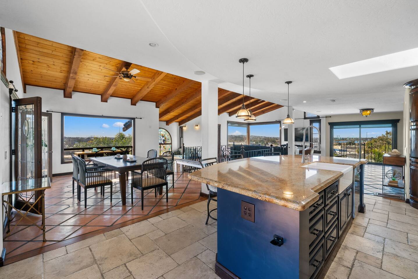 top of the world Villa: pool, spa & sunset views